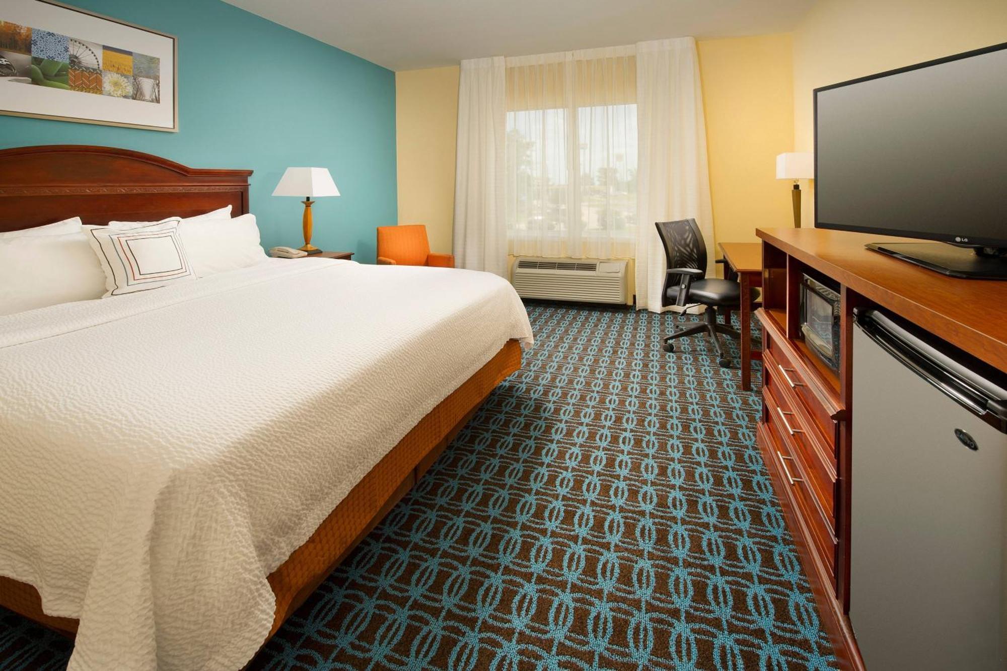 Fairfield Inn & Suites By Marriott Marshall Exterior photo